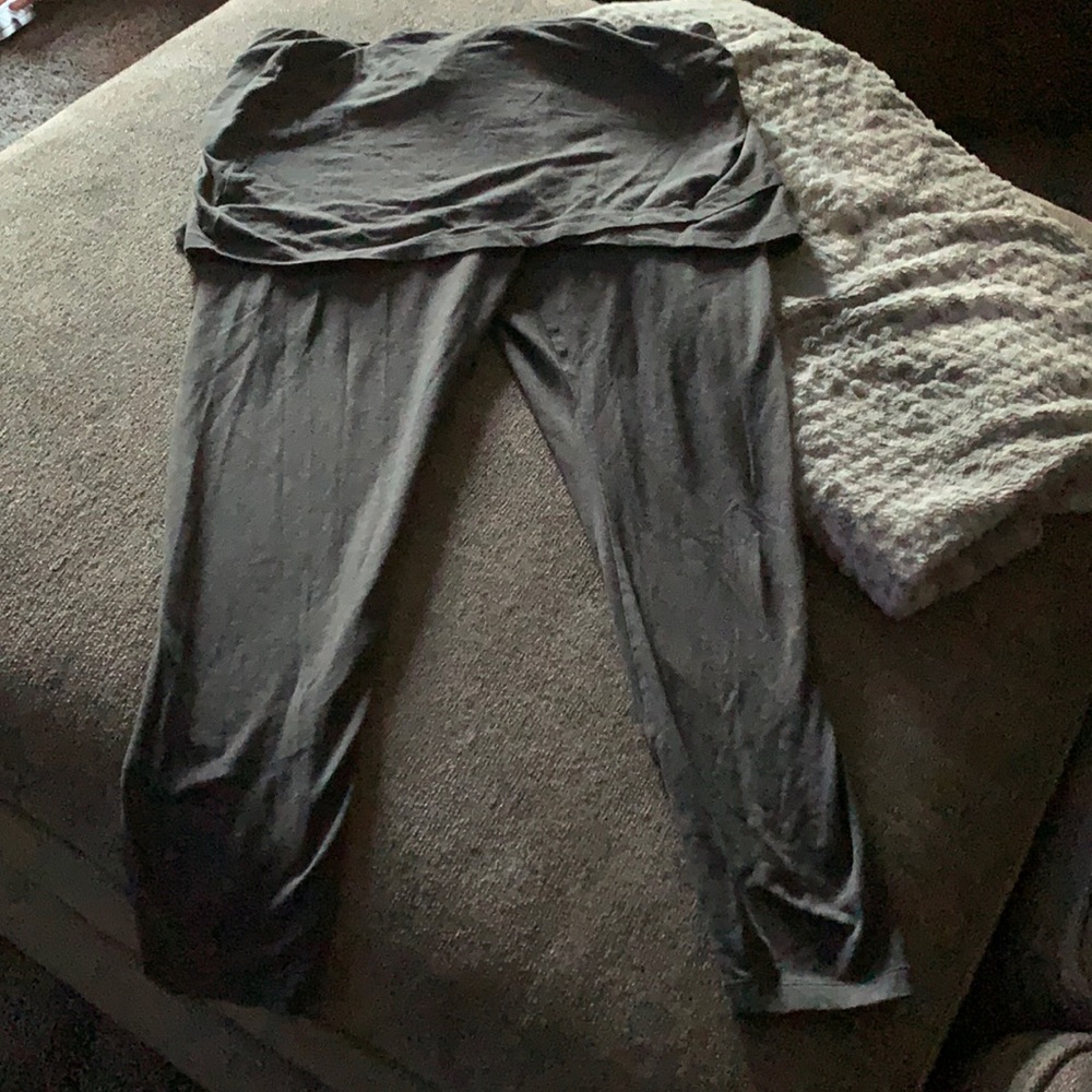 CAbi M’leggins ankle length thick knit in Charcoal grey size L